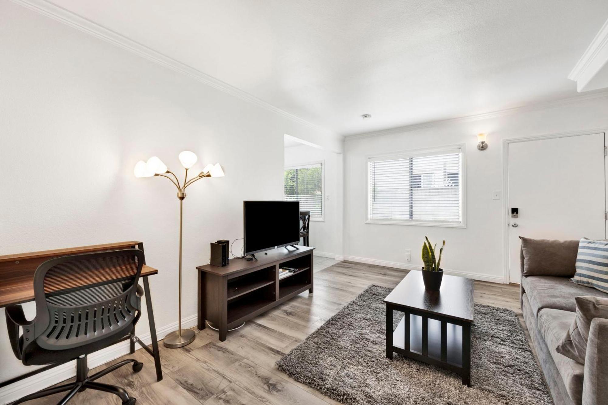 Cozy Elegant Oasis With Parking * Los Angeles